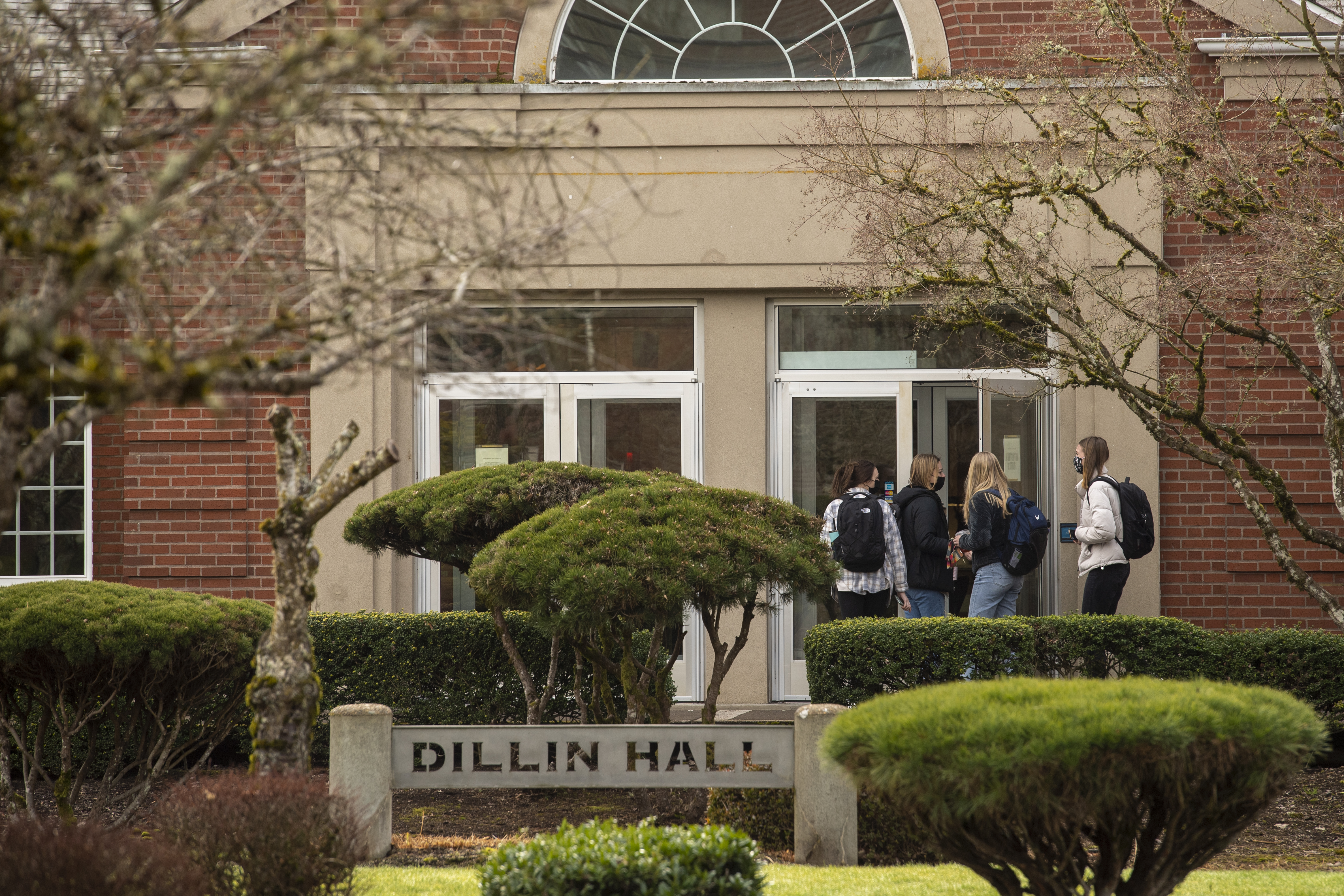 students entering Dillin Hall